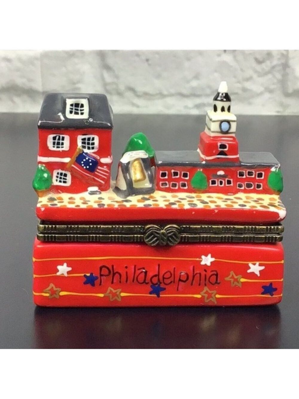 Philadelphia Pilly Porcelain Hinged Trinket box